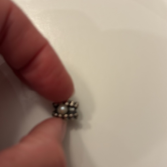 Pandora clam with pearl charm - Picture 2 of 4
